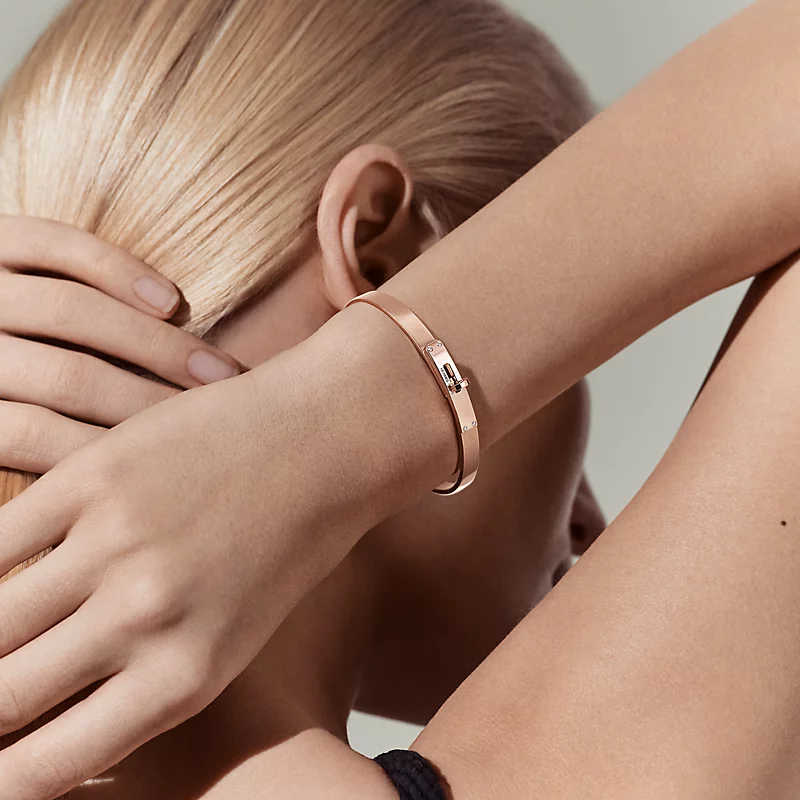 kelly-bracelet-small-model–214456B 00-worn-2-0-0-800-800_g